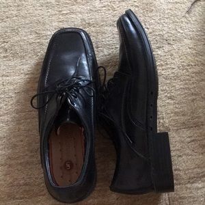 Clark’s black men’s dress shoe size 9